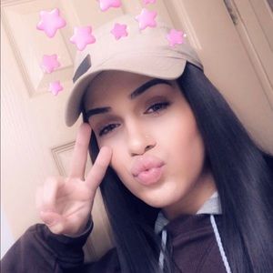 Meet your Posher, Elise